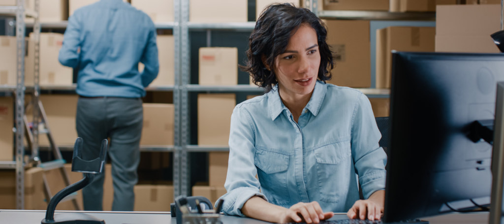 warehouse worker using microsoft 365